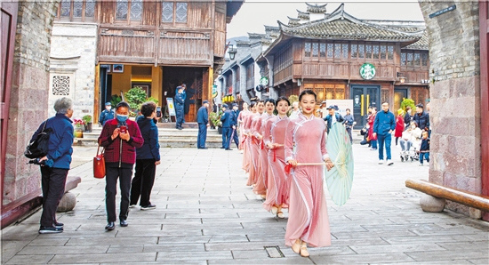 临海涌泉除了蜜橘还有精美刺绣，记者在此学做旗袍——一针一线背后的小镇浪漫