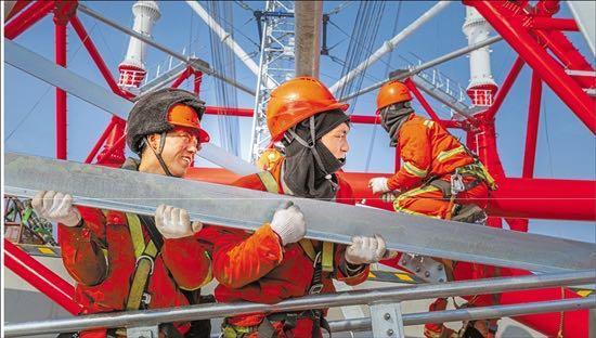 浙报头版｜春节假期，建设者们加班加点赶进度