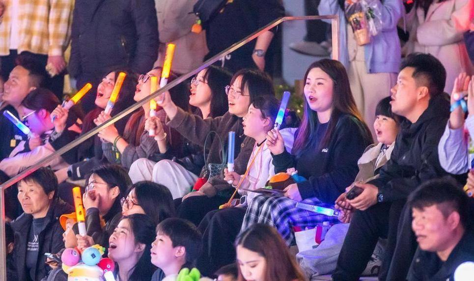 椒江心海社区这场家门口的“青春歌会”很热闹