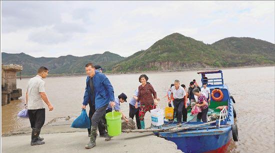 三门：转移岛上养殖人员
