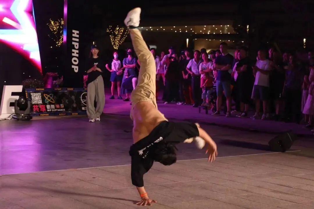 v体育携手顶级赛事与官方资源合作不断拓展内容生态提升平台核心竞争力